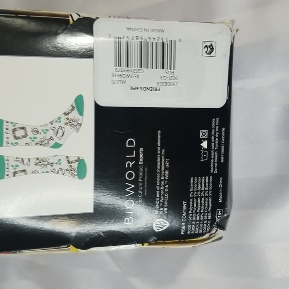 FRIENDS THE TV SERIES 6 PAIR CASUAL CREW SOCKS - Picture 4 of 6